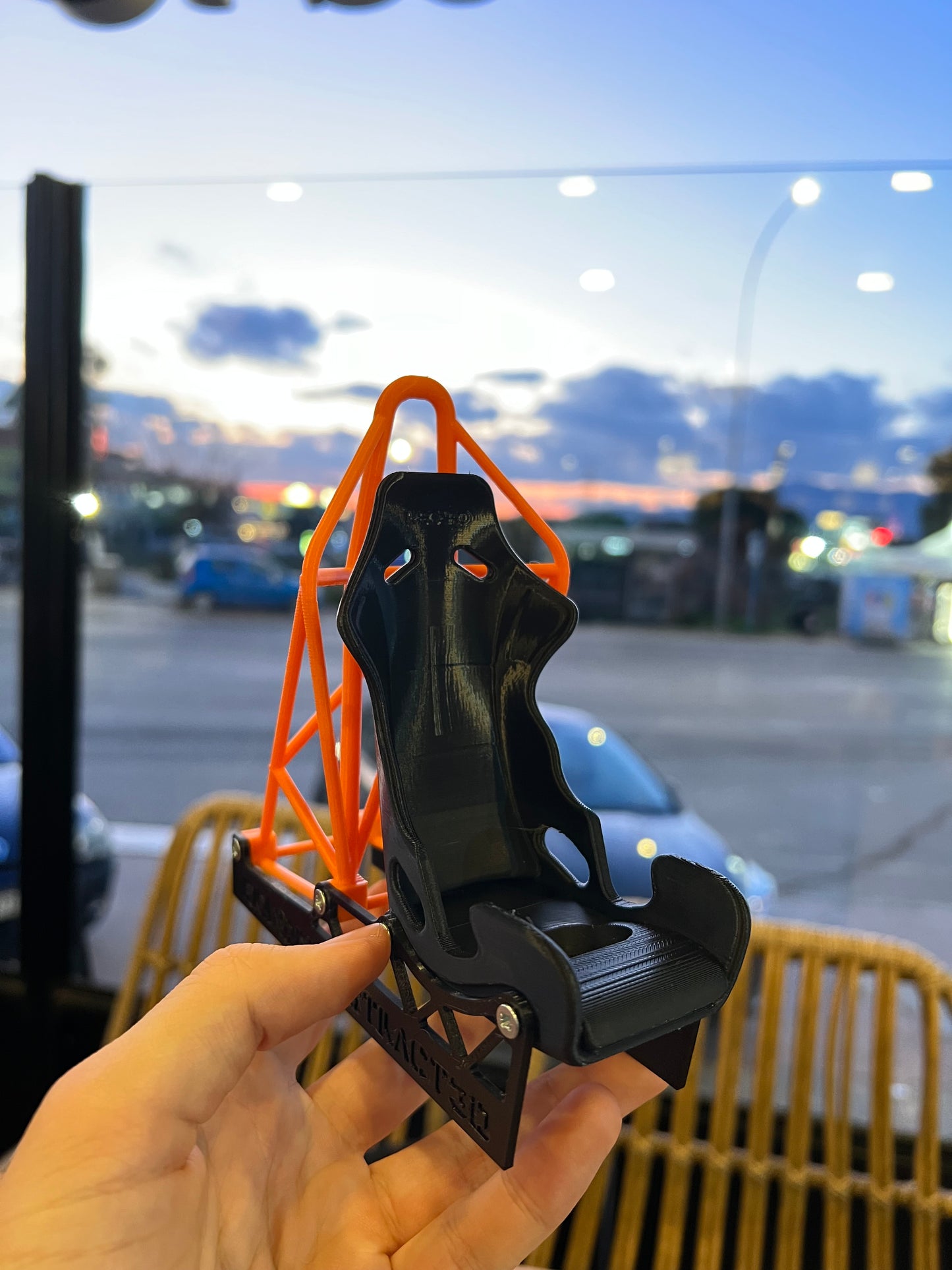 Αγωνιστική Καρέκλα Stand Κινητού